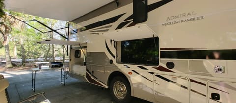 2022 Holiday Rambler Admiral 34J Drivable vehicle in Palm Bay
