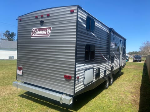 Family Friendly Coleman Lantern Bunkhouse Towable trailer in Morehead City