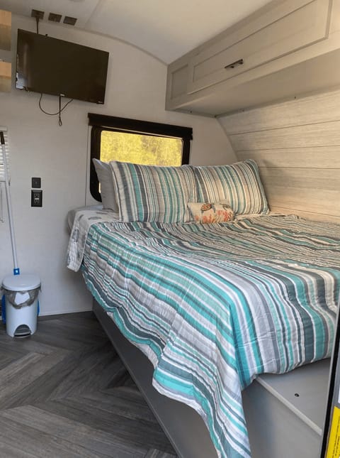 Easy towing camper bunks and murphy bed Sleeps 5! Towable trailer in Deltona