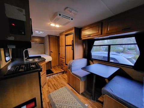 2015 Thor Motor Coach Chateau 24C Drivable vehicle in Portland