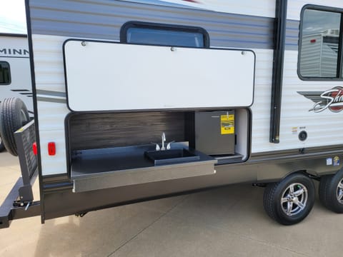 2022 Shasta RVs Oasis 25RS Towable trailer in Harrison Township