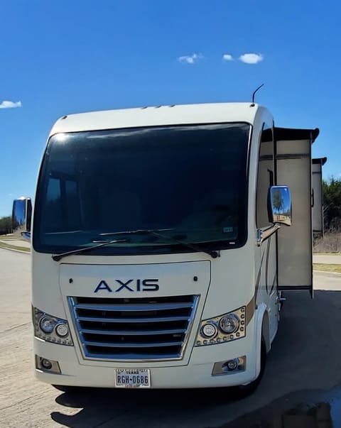 2019 Thor Motor Coach Axis 27.7 Drivable vehicle in Rockwall