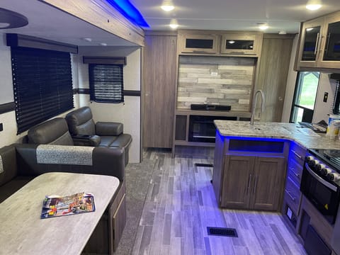 Family Friendly Travel trailer Towable trailer in Lakeland