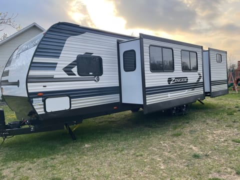 Family Friendly Travel trailer Towable trailer in Lakeland