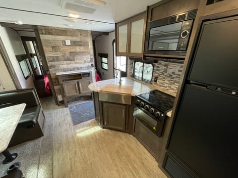 2020 Dutchmen RV Aspen Trail 2340BHS Towable trailer in Wasilla