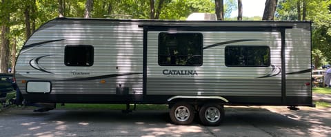 2017 Coachmen Catalina Legacy 263RLS Towable trailer in Novi