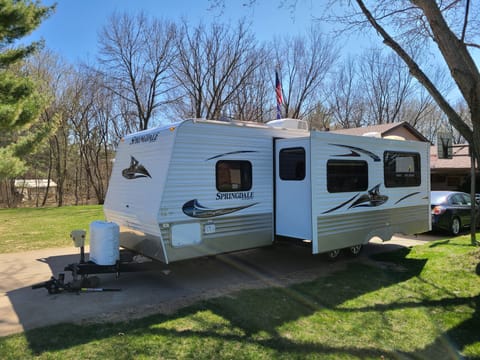 Keystone RV (Rent 7 or more days for discount) Towable trailer in Blaine