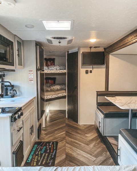 Brand New, Family Friendly 2022 Travel Trailer Remorque tractable in Wayne