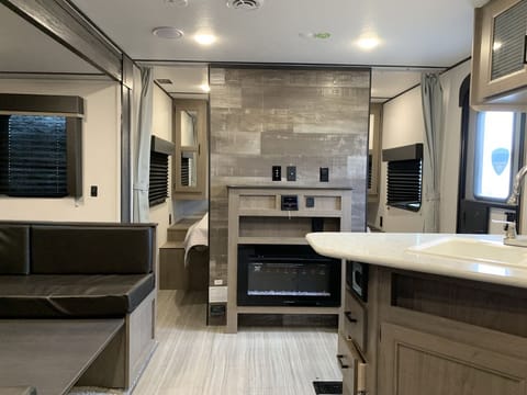 2021 Keystone RV Hideout 24BHWE Towable trailer in Bartlesville