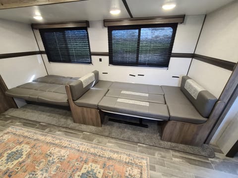 Morii Adventure's 2022 CrossRoads Zinger 280  Bunk House Towable trailer in Miamisburg