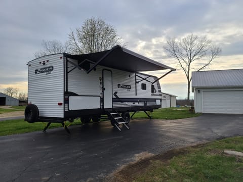 Morii Adventure's 2022 CrossRoads Zinger 280  Bunk House Towable trailer in Miamisburg