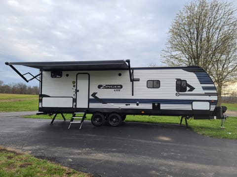 Morii Adventure's 2022 CrossRoads Zinger 280  Bunk House Towable trailer in Miamisburg