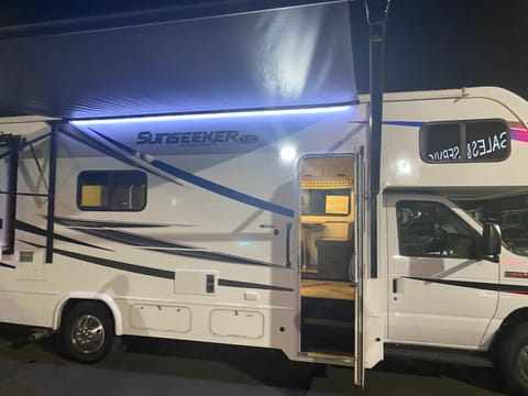 2021 Forest River RV Sunseeker LE 2550DSLE Ford Drivable vehicle in Bakersfield