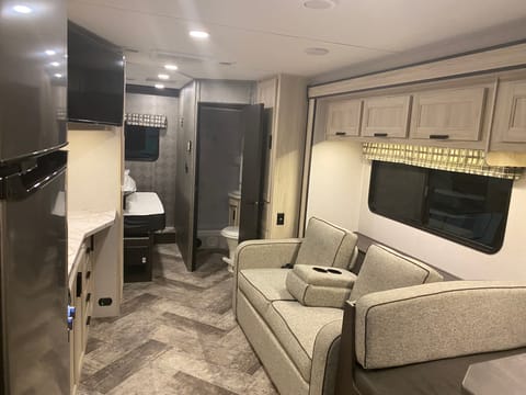 2021 Forest River RV Sunseeker LE 2550DSLE Ford Drivable vehicle in Bakersfield