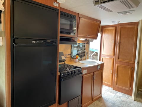 2012 Lance Lance Travel Trailers 1685 Towable trailer in Seaside