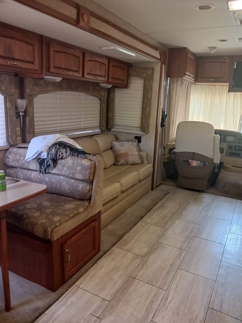 2008 Monaco Monarch 34 SBD Drivable vehicle in Palmetto