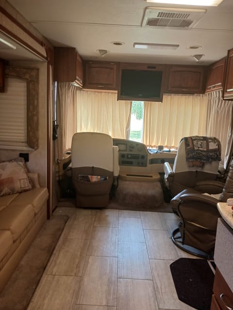 2008 Monaco Monarch 34 SBD Drivable vehicle in Palmetto