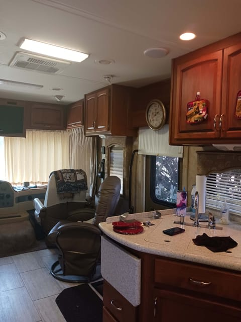 2008 Monaco Monarch 34 SBD Drivable vehicle in Palmetto