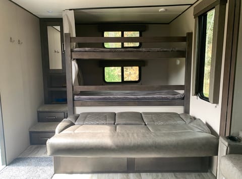 Camp in luxury! Sleeps 6 - 9 Tráiler remolcable in Gray