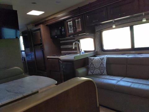 2019 Thor Motor Coach Chateau 31Y Drivable vehicle in Iowa City