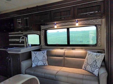 2019 Thor Motor Coach Chateau 31Y Drivable vehicle in Iowa City