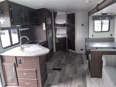 2021 Keystone - Sleeps 8-9 Towable trailer in Gillette