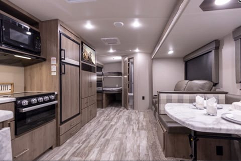 2021 Grand Design Imagine 2800BH Towable trailer in Warrenville
