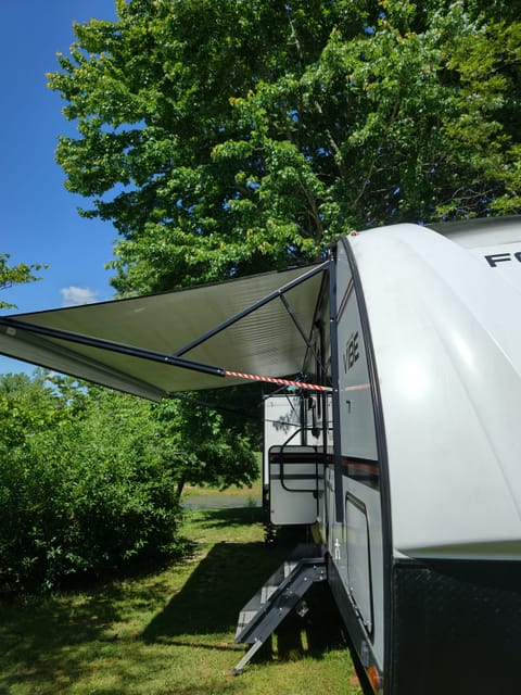 Family Retreat Towable trailer in Baneberry