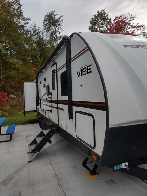 Family Retreat Towable trailer in Baneberry