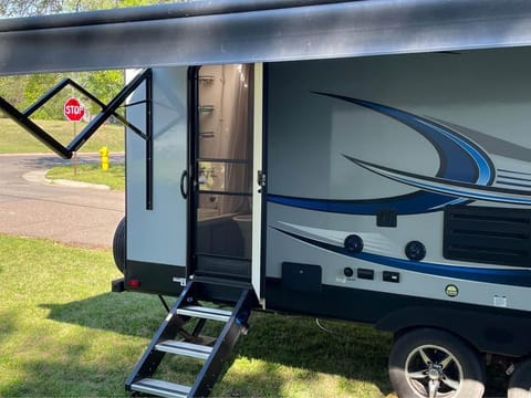 2019 Forest River RV Cherokee Alpha Wolf 26DBH-L Towable trailer in Duluth