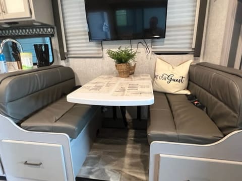 2022 Thor Motor Coach Quantum LC Drivable vehicle in Goodlettsville
