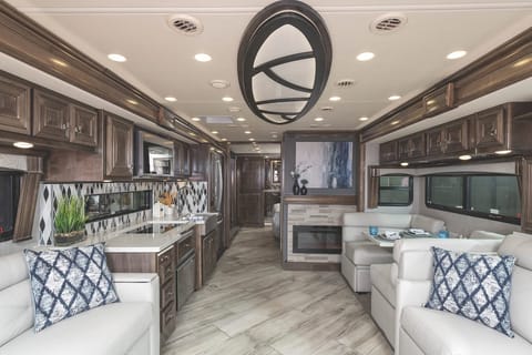 2021 Fleetwood RV Discovery LXE 40M Drivable vehicle in Temecula