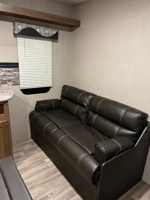 2018 Dutchmen RV Aspen Trail *Kid & Pup Approved* Towable trailer in Richmond Hill