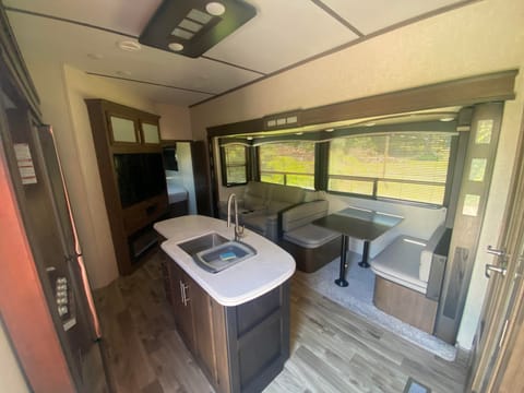 2021 Keystone RV Cougar 364BHL  **DELIVERY ONLY** Towable trailer in Sebastian