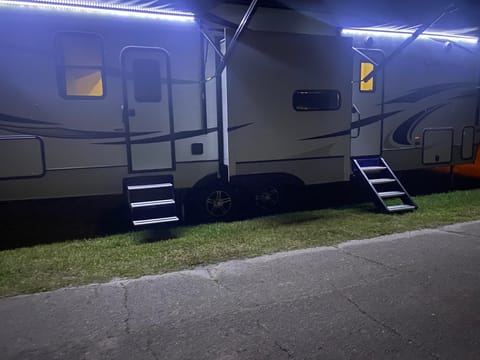 2021 Keystone RV Cougar 364BHL  **DELIVERY ONLY** Towable trailer in Sebastian