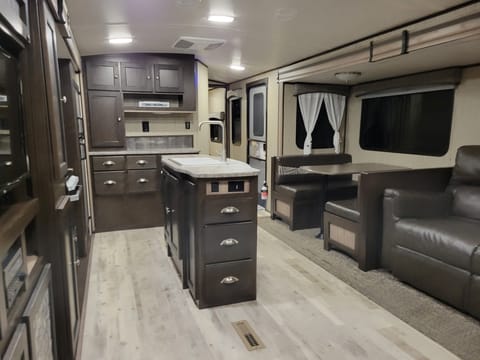 2019  Sundance  293 RL "Sea's the Day" Towable trailer in Orland