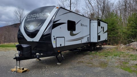 2019  Sundance  293 RL "Sea's the Day" Towable trailer in Orland