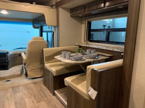 2018 Jayco Alante 31P Drivable vehicle in Lucile Lake