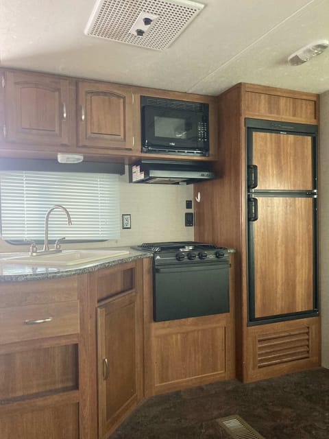 2015 Keystone Springdale Summerland Towable trailer in Sioux City