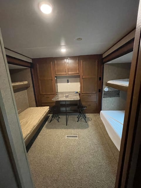 Fun for the Whole Family Bunkhouse Remorque tractable in Traverse City