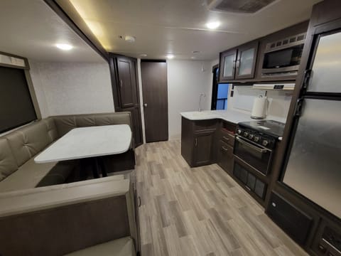 Best Rest RV sleeps 7 adults easily Towable trailer in Reno
