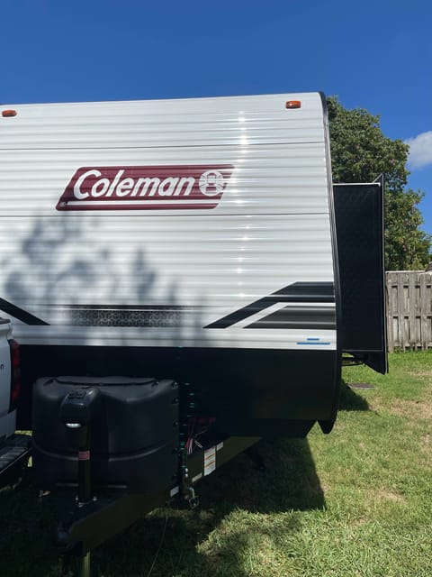 Cozy and Fully Equipped New 2022 Travel Trailer Towable trailer in Tamarac