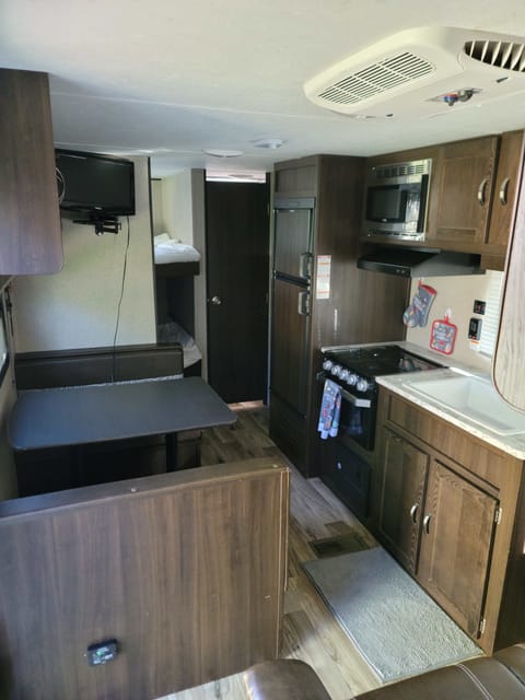 2018 Keystone RV Summerland 2600TB Towable trailer in Brighton