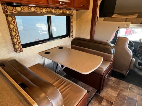 2016 Thor Motor Coach Chateau 31E Bunkhouse Drivable vehicle in Sioux Falls