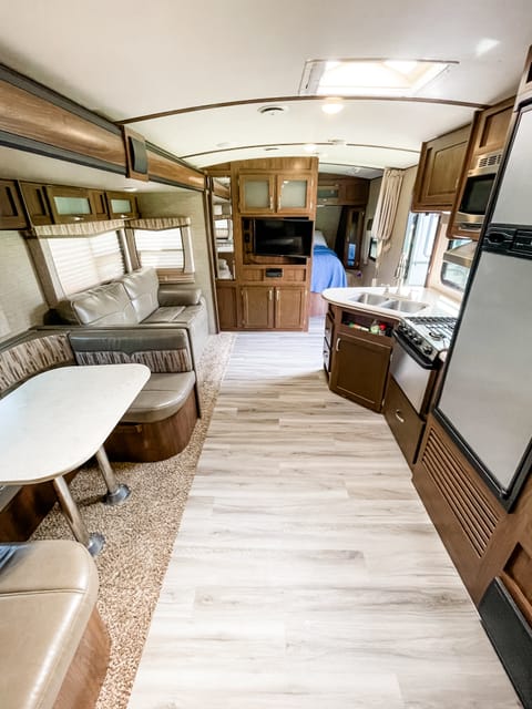 2017 Dutchmen RV Aerolite Luxury Class 282DBHS Towable trailer in Lake Cumberland