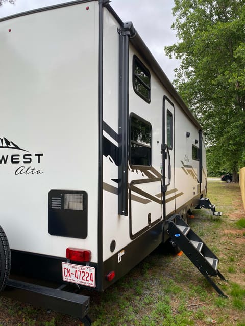 2021 EAST TO WEST Alta 2800KBH Towable trailer in Burlington