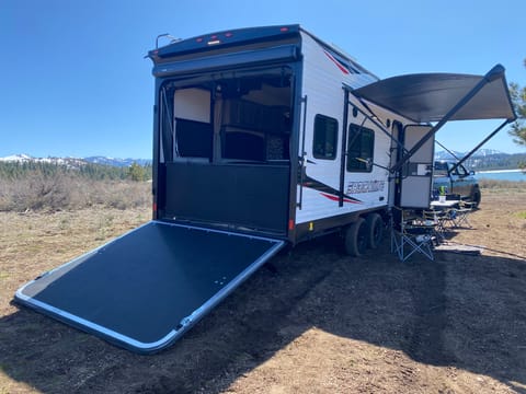 2022 Forest River RV Shockwave 25RQMX Rimorchio trainabile in Sparks