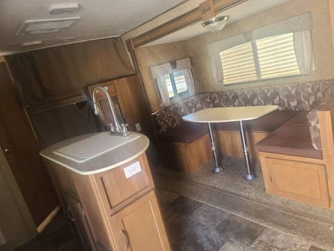 2016 Coachmen RV Apex Ultra-Lite 259BHSS Towable trailer in Grove City