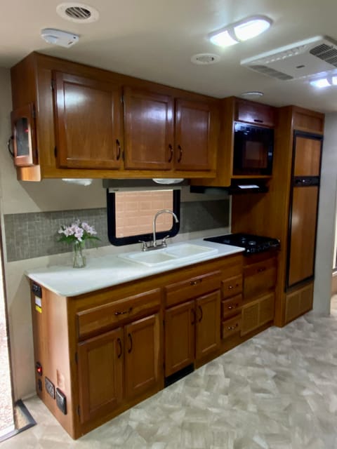 Super Clean! 2016 Jayco Redhawk Drivable vehicle in Sisters