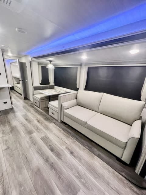2022 EAST TO WEST Alta with King Bed Towable trailer in Homestead